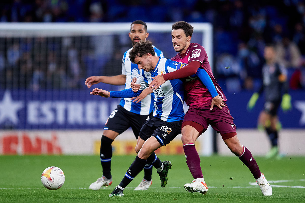 爱游戏官网-包含费耶诺德训练开放日；今晚遗憾出局引欢呼；欧冠在即；球探报告显示潜力的词条