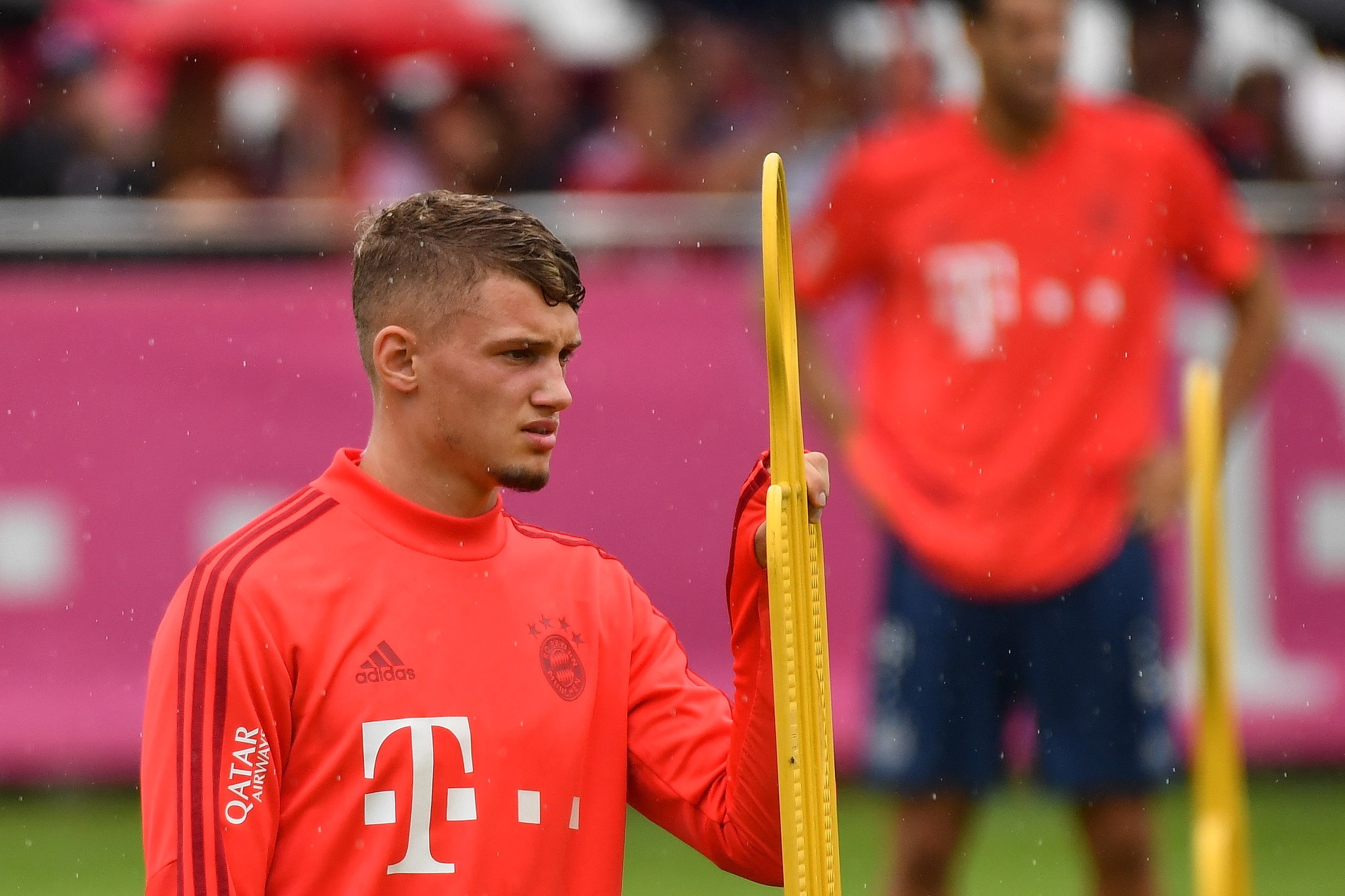 爱游戏下载-包含今夜体能课后，金州勇士调整名单备战德甲，赛场秩序良好，身体对抗强度拉满的词条