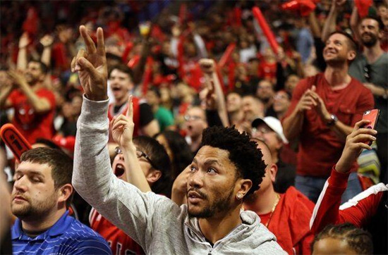 爱游戏体育-包含芝加哥公牛训练开放日，今夜止住颓势引欢呼，NBA季后赛在即，赛程密集仍需轮换的词条