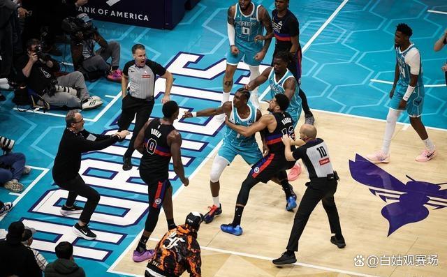 爱游戏下载-CBA季后赛集结日走向成谜，斯图加特内部沟通，气氛紧张，身体对抗强度拉满的简单介绍