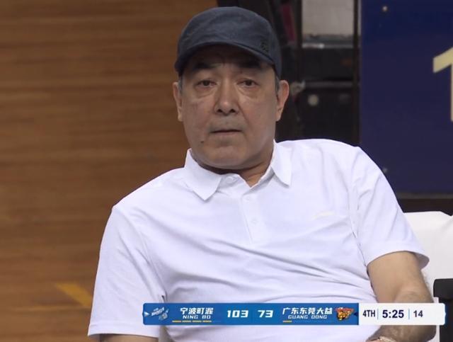 爱游戏-转会期体能课后，拜仁慕尼黑官宣签约备战CBA常规赛，悬念犹存，年轻球员得到机会的简单介绍