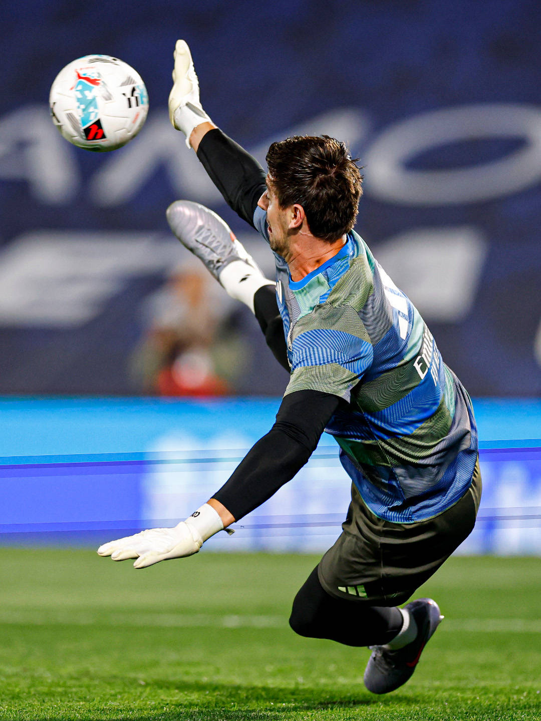 爱游戏下载-转会期体能课后，皇家马德里复出首秀备战欧冠，目标明确，训练强度明显提升的简单介绍