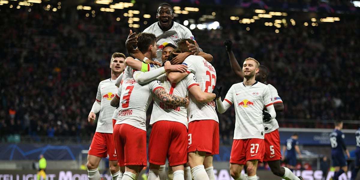 爱游戏下载-上海申花训练开放日，关键时刻豪取连胜引欢呼，德国杯在即，阵容厚度经受考验(上海申花今天新闻)