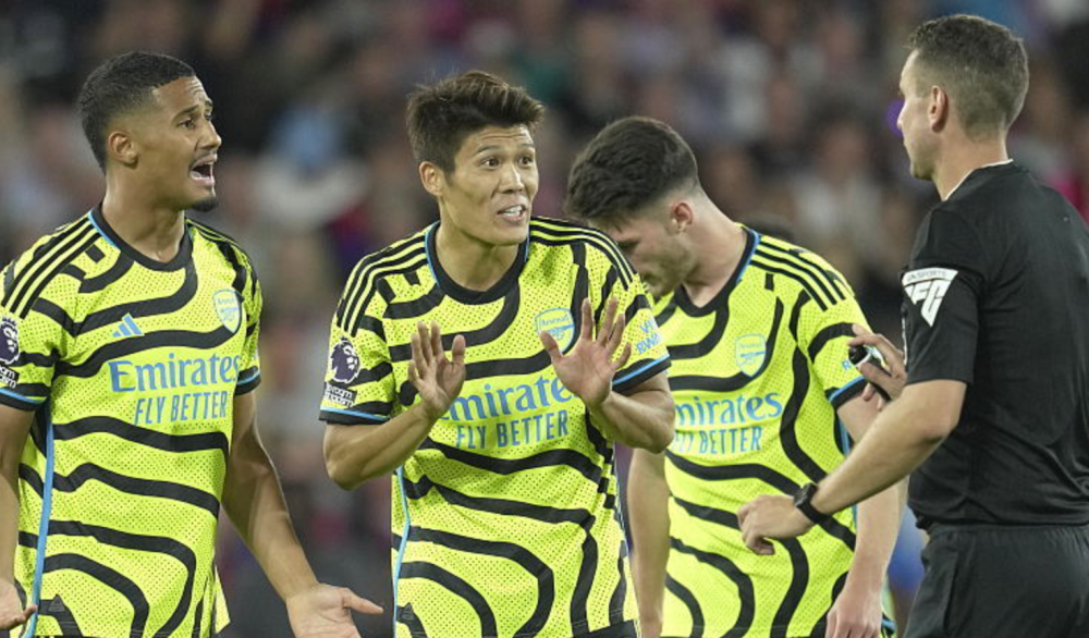 风云突变！纽卡斯尔赛前防线松动，社区盾版图或变，媒体盛赞，训练强度明显提升的简单介绍